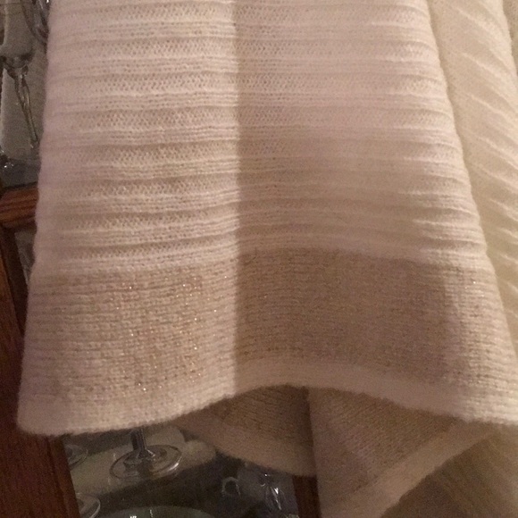 NWOT Poncho - Cream & Gold w Fringe - Picture 4 of 6